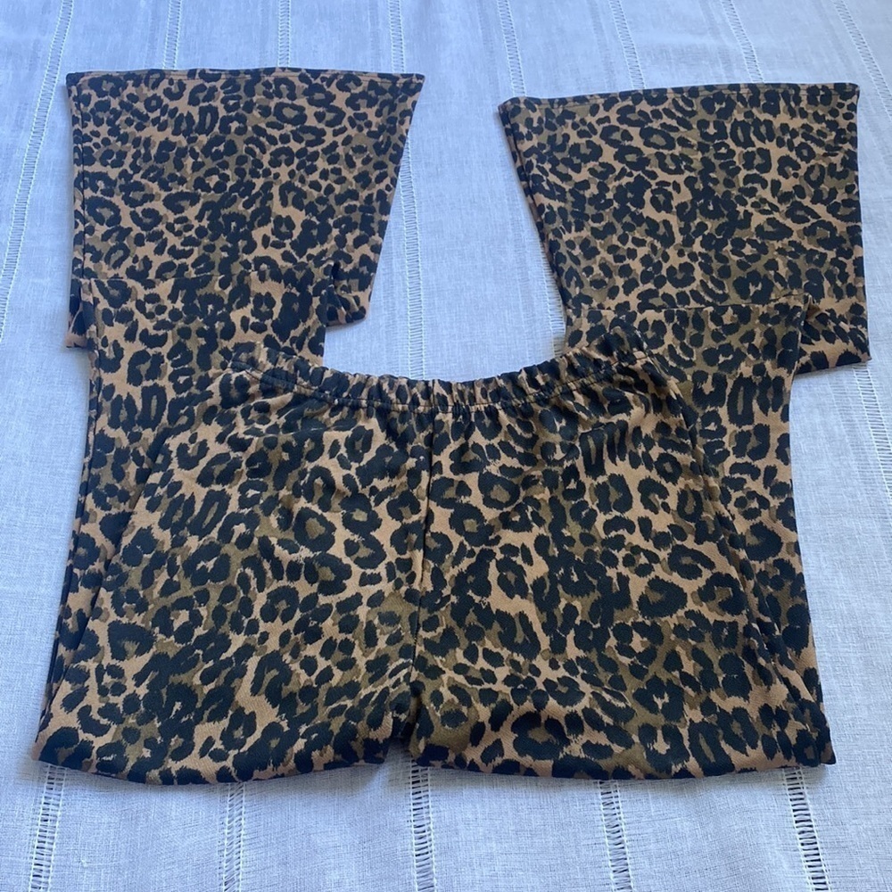 Nasty Gal fit and flare cheetah print leggings. - Picture 3 of 12